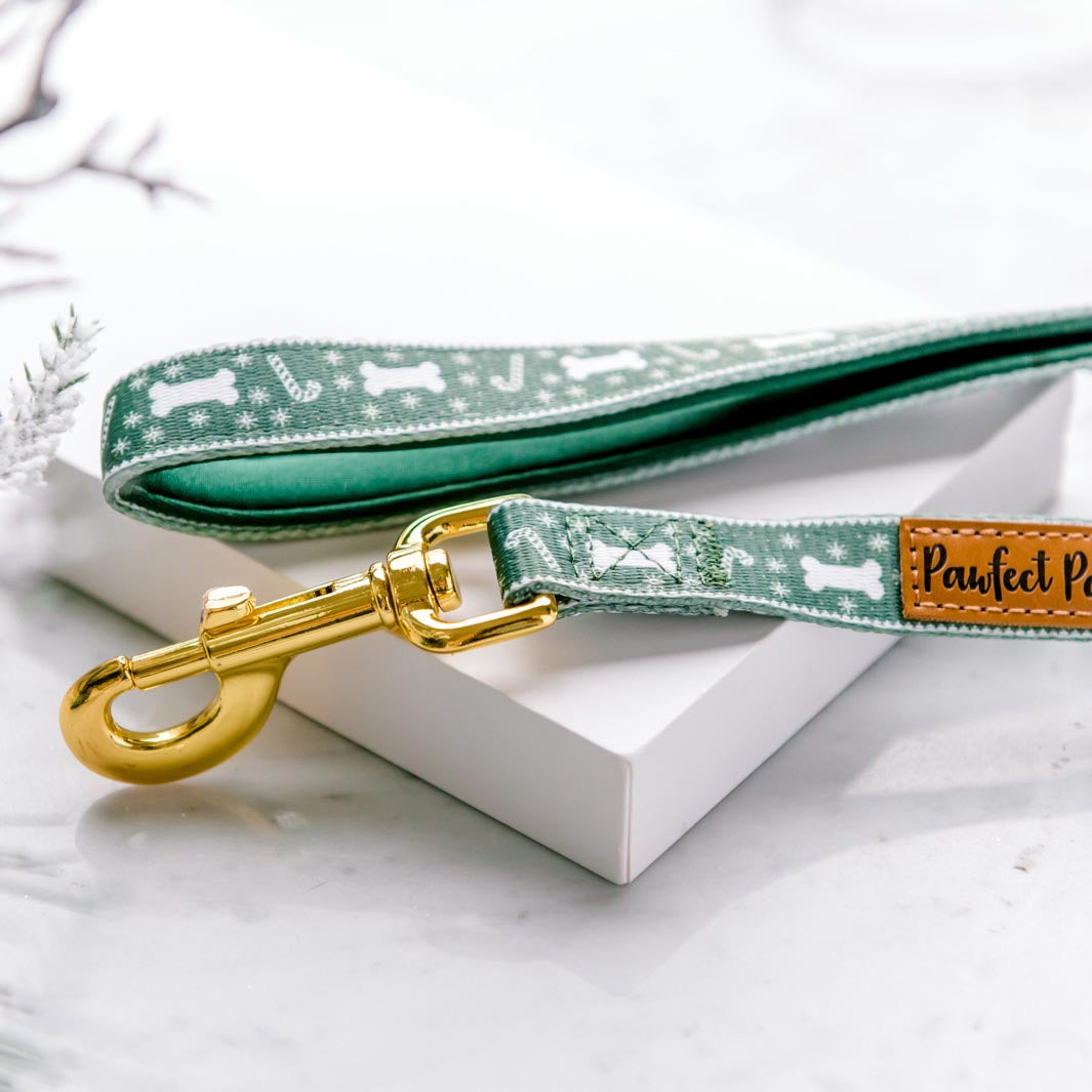 Deck the Paws - Green Sweater soft dog lead.